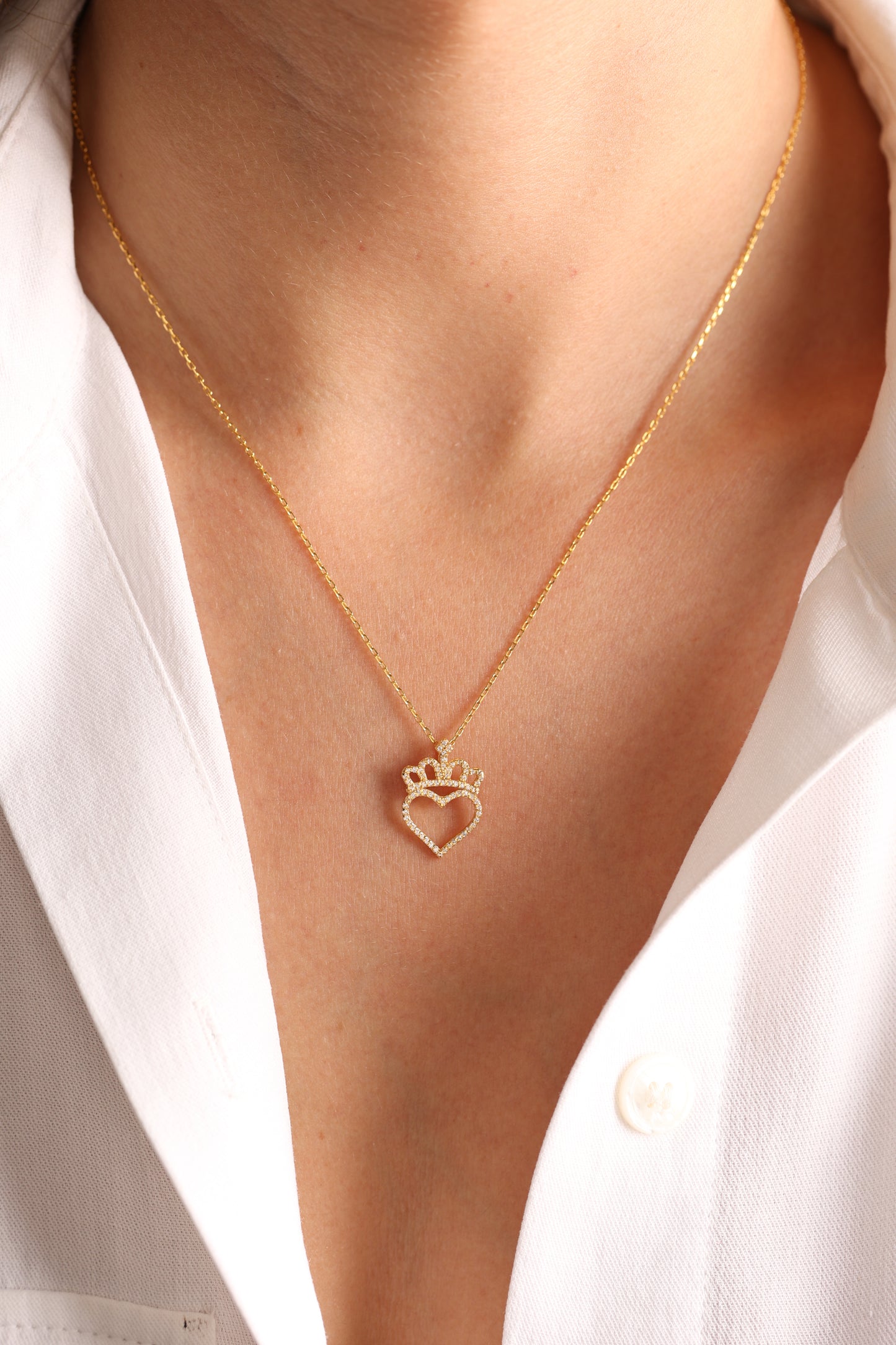 Heart, crown and stone pendant