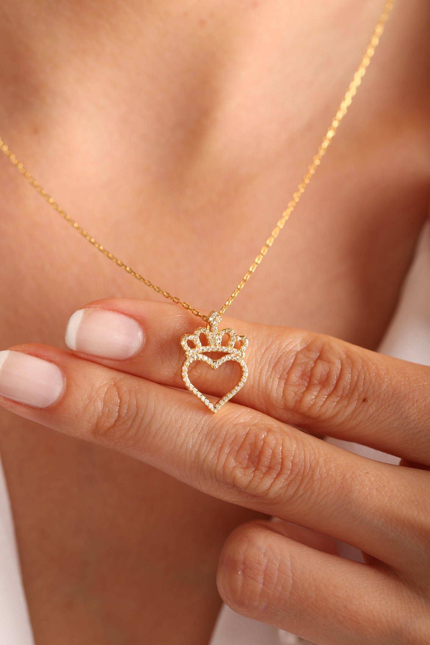 Heart, crown and stone pendant